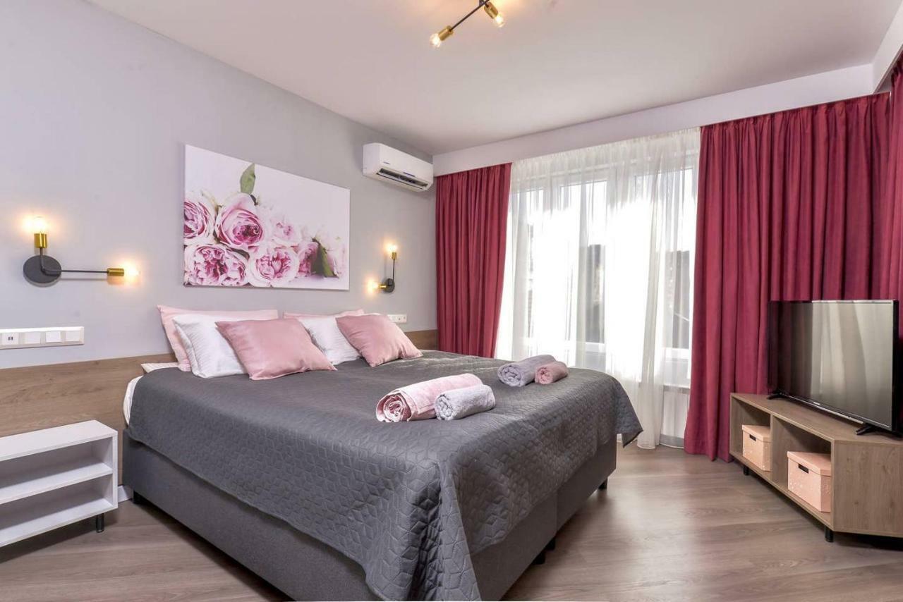 Rose One Bedroom Designer Apartment In City Centre By Flat Mаnager София Екстериор снимка