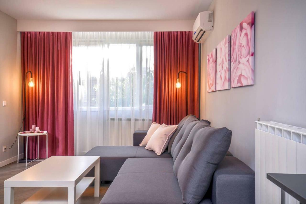 Rose One Bedroom Designer Apartment In City Centre By Flat Mаnager София Екстериор снимка