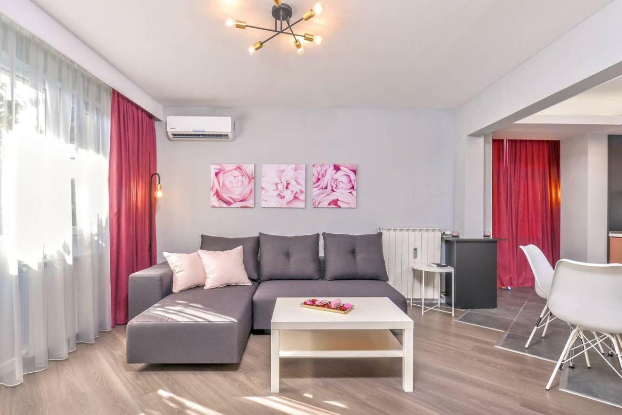 Rose One Bedroom Designer Apartment In City Centre By Flat Mаnager София Екстериор снимка